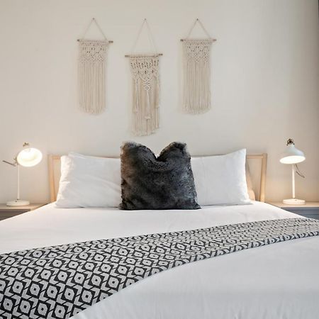 Breathtaking City Views From Dt Apt With Terrace Dubai Exteriör bild