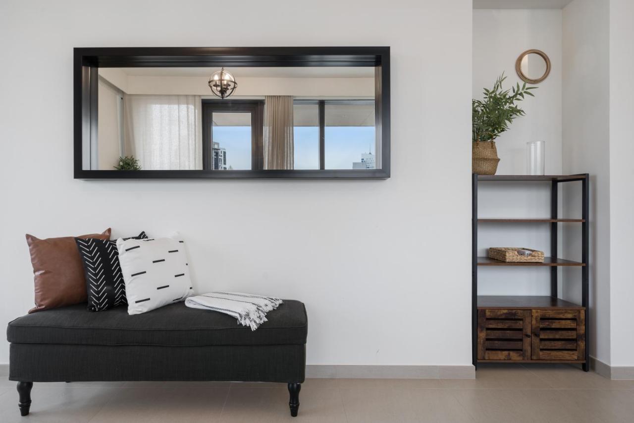 Breathtaking City Views From Dt Apt With Terrace Dubai Exteriör bild