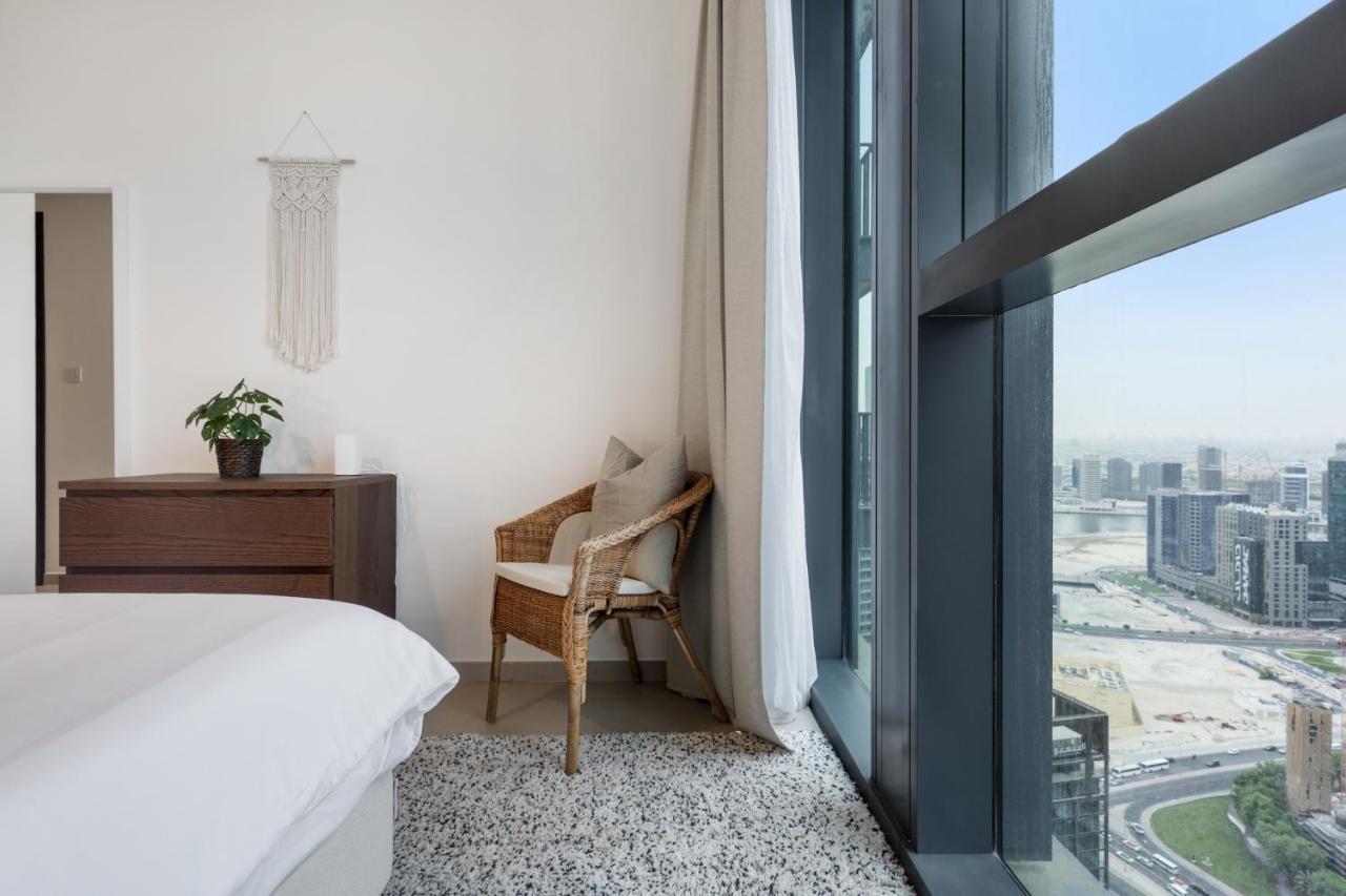 Breathtaking City Views From Dt Apt With Terrace Dubai Exteriör bild