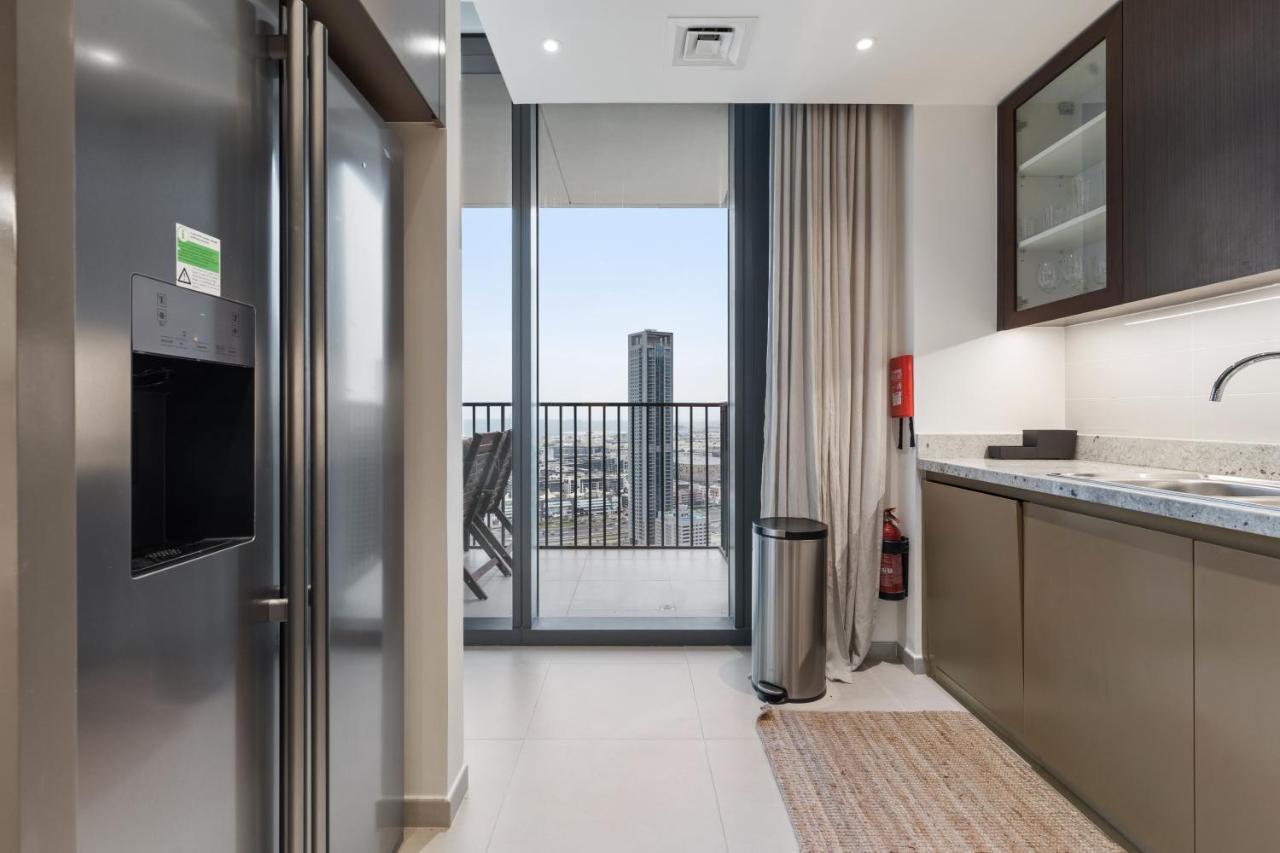 Breathtaking City Views From Dt Apt With Terrace Dubai Exteriör bild