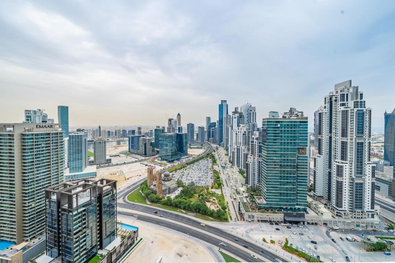 Breathtaking City Views From Dt Apt With Terrace Dubai Exteriör bild
